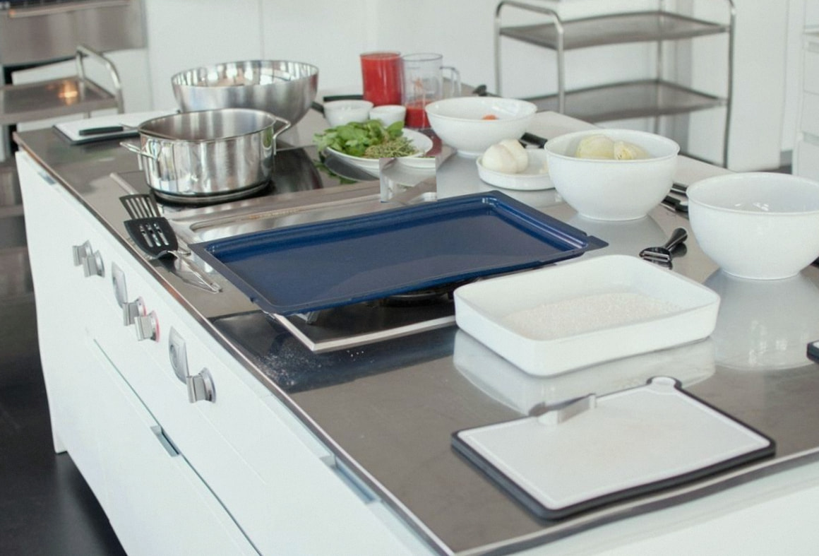 High-table supper club evening